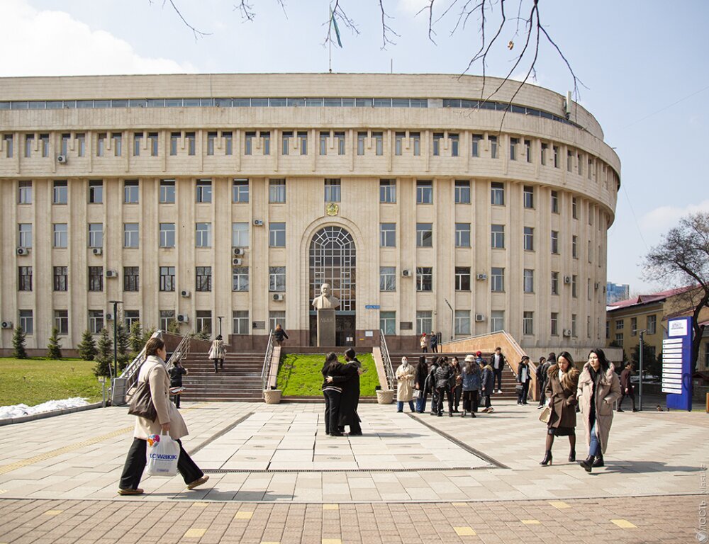 В собственность КазНПУ вернули стадион в Центральном парке культуры и отдыха