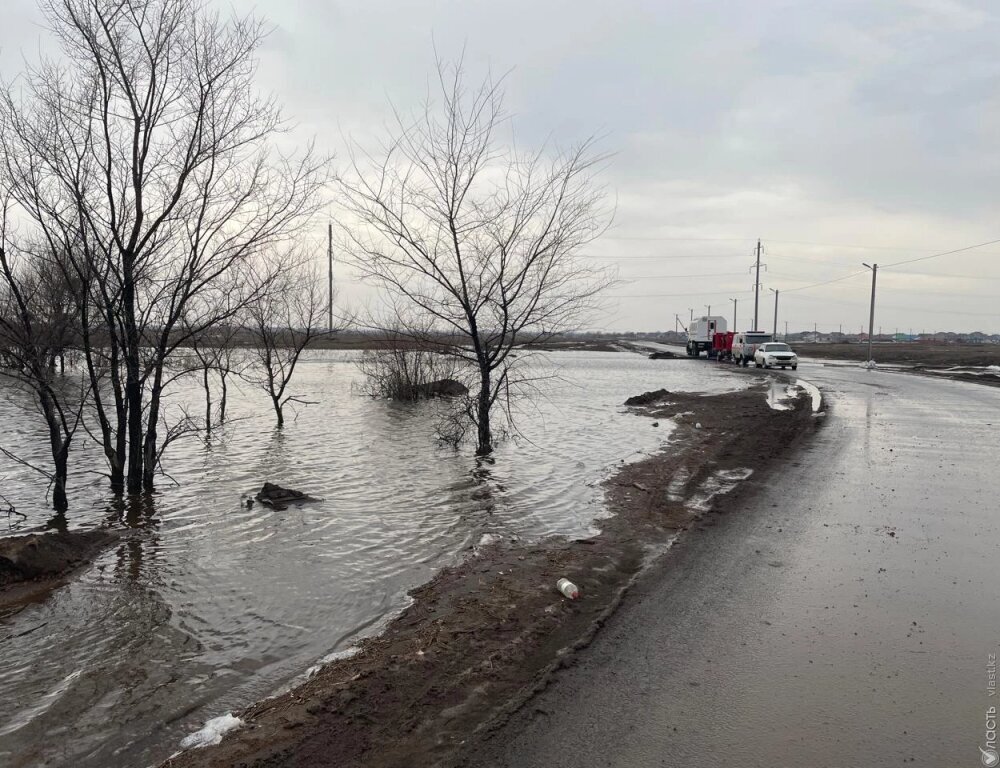 В Западно-Казахстанской области закрыта дорога из-за подтопления