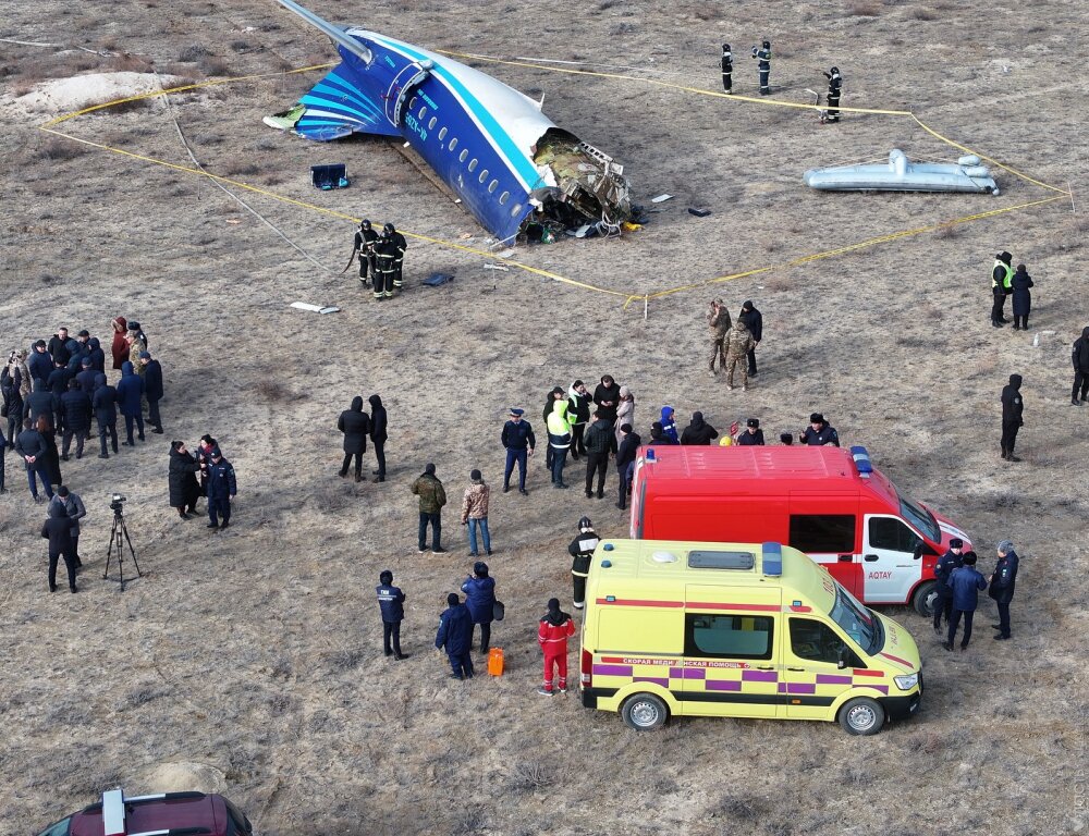 Самолет Azerbaijan Airlines, упавший близ Актау, подвергся внешнему воздействию, сообщили в авиакомпании