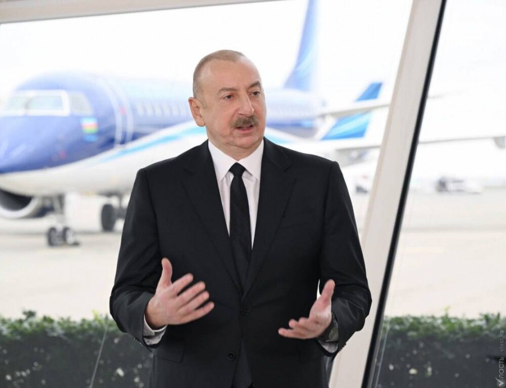 Самолёт Azerbaijan Airlines был поврежден при обстреле - Алиев