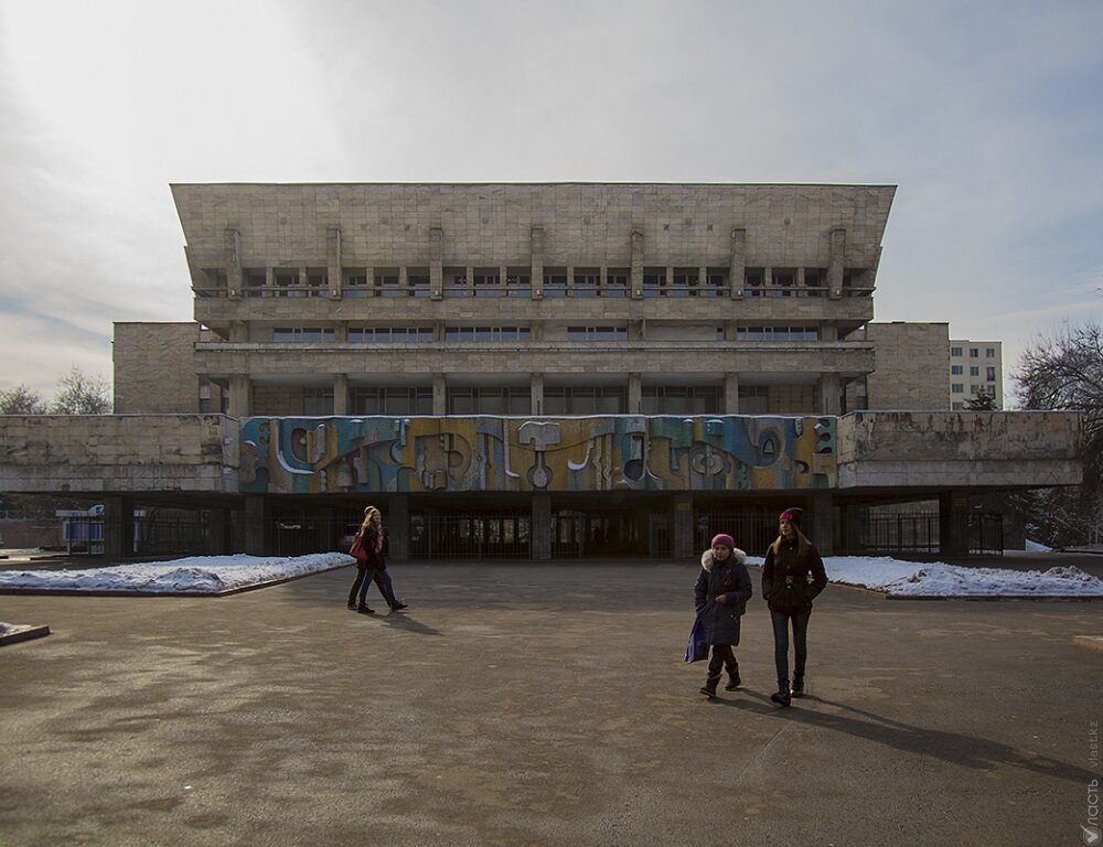 Здание ТЮЗа им. Наталии Сац облицуют травертином вместо ракушечника